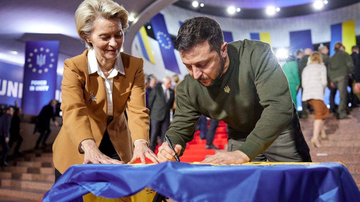 Von der Leyen y Zelenski anuncian en Kiev sanciones a Rusia