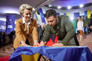 Von der Leyen junto a Volodimir Zelenski anuncia en Kiev un nuevo paquete de sanciones contra Rusia