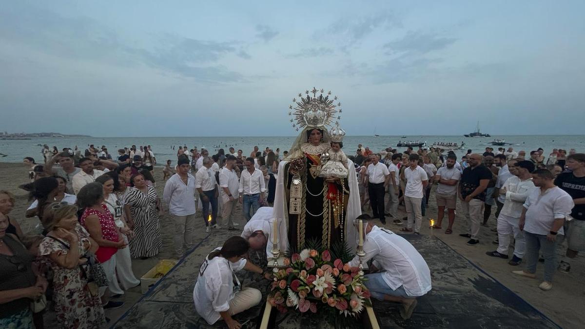 La Virgen del Carmen desembarca en Alicante