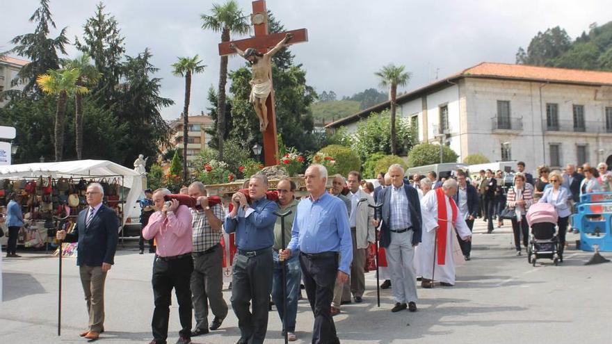 El Cristo abre el cielo en Pravia