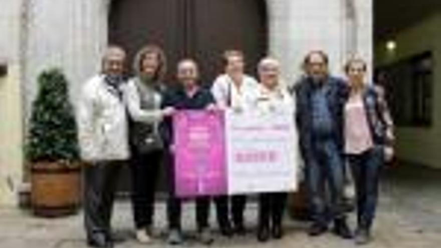 Solidaritat Entrega dels més de 8.000 € de la cursa de la dona