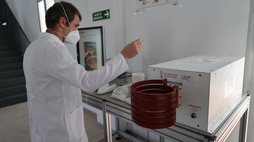 Investigadores de Castellón analizan nuevos usos de la cerámica para mejorar la calidad del aire