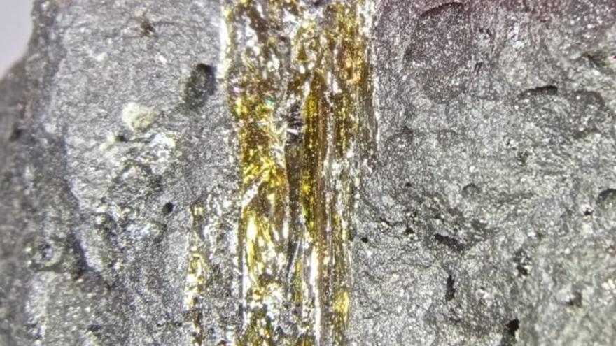 ¿Qué es el cristal de olivino?, la piedra semipreciosa que ha expulsado el volcán de La Palma