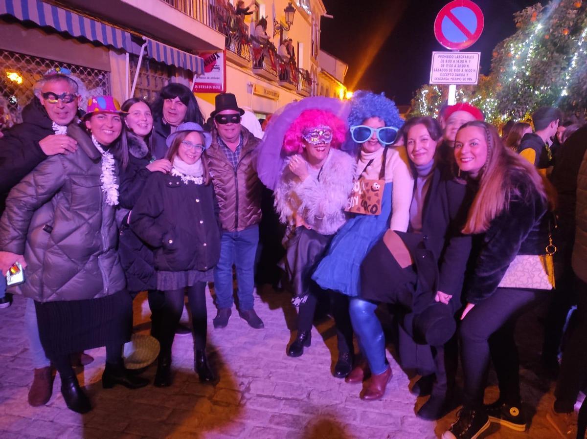 Bujalance ha recibido el 2023 con uvas y disfraces en la Plaza Mayor.