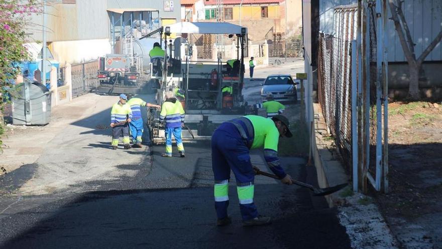 Onda reasfalta de urgencia la transitada calle San Fernando