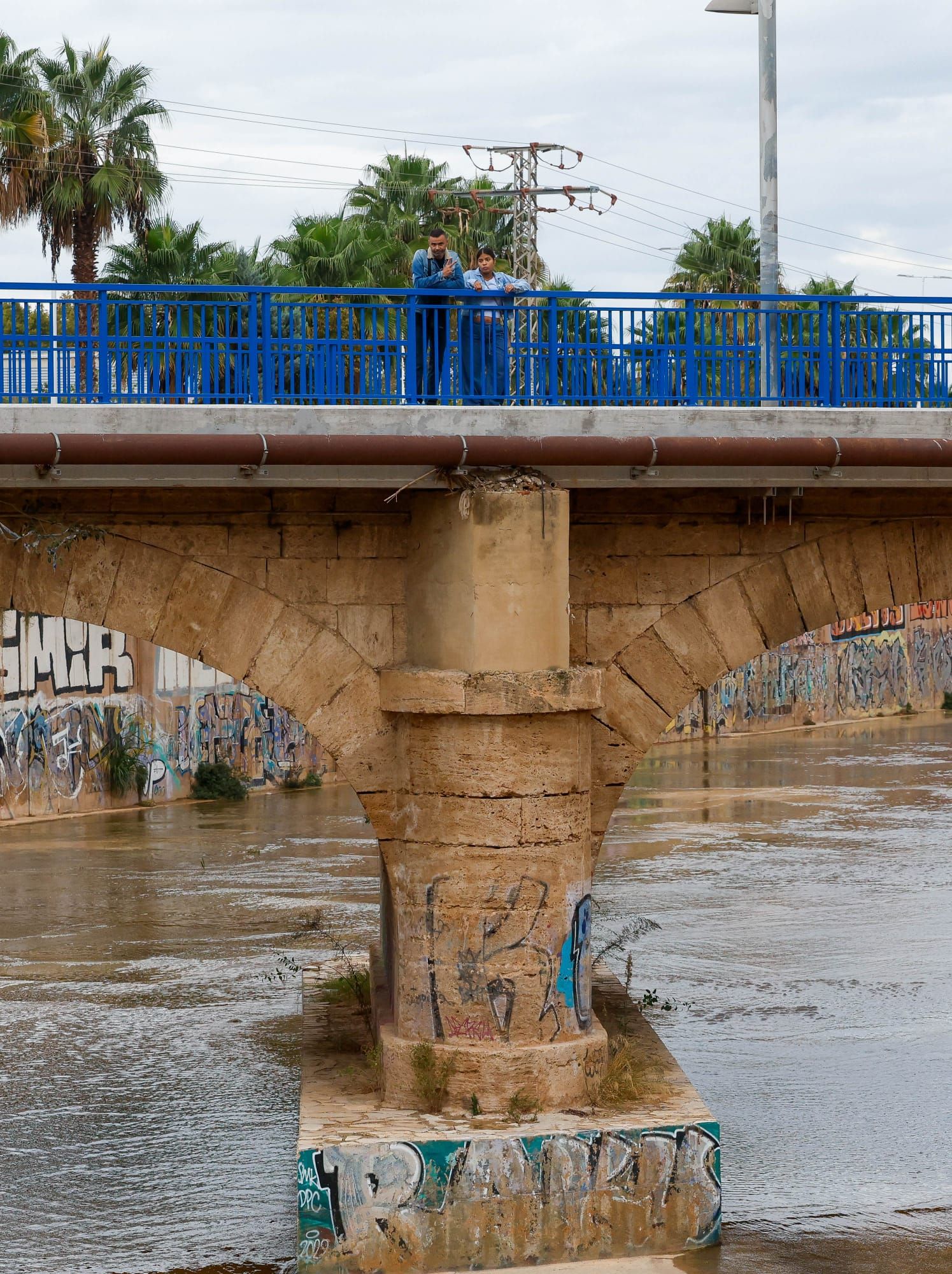 Así está el barranco del Poyo a su paso por Catarroja este jueves 9 de octubre en plena dana Alice