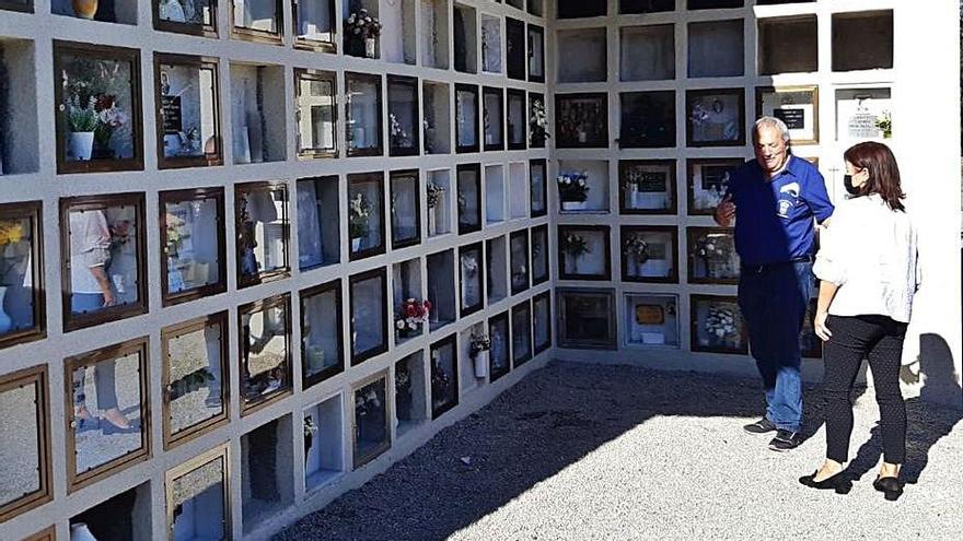 La concejala visitó el nuevo columbario. | // FDV