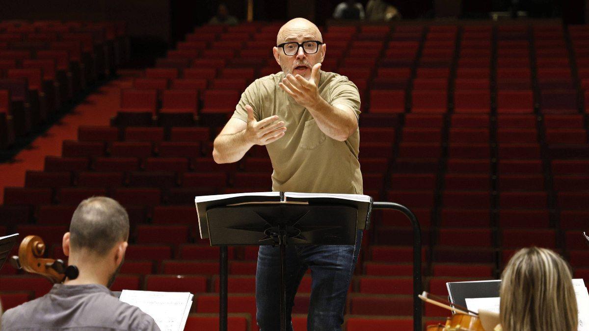Baldur Brönnimann, director musical y artístico de la Real Filharmonía en un ensayo en el Auditorio de Galicia, sede de esta orquesta pública.