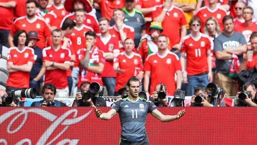 Gareth Bale durante el partido contra Inglaterra en Lens.