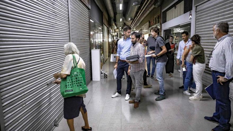 Imagen del dÃ­a en que se comunicÃ³ el cierre de los comercios de la galerÃ­a.