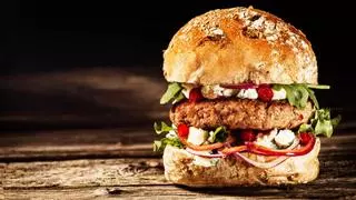 El timo de los test de intolerancias alimentarias y el peligro de las hamburguesas poco hechas