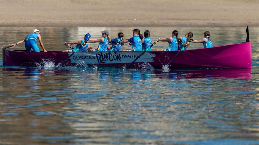 El Club de Remo Faro de Torre del Mar se proclama campeón de Andalucía en cadete femenino