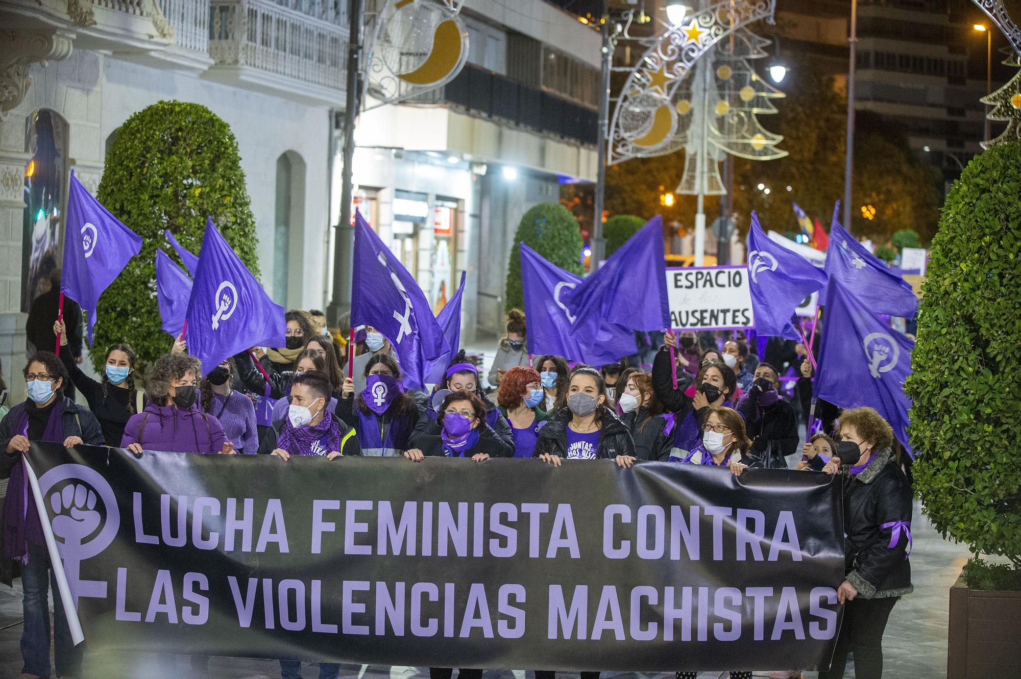 25N: Manifestación contra la violencia de género en Cartagena