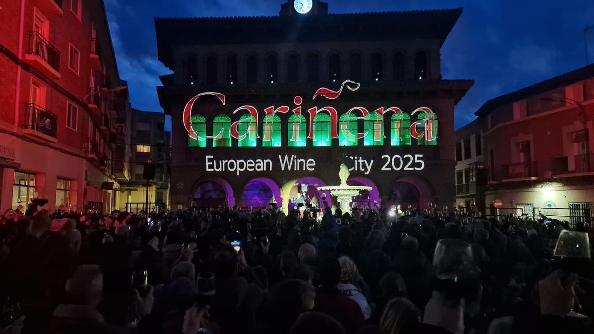 Un brindis de más de mil personas despide la Capitalidad Europea del Vino en Cariñena