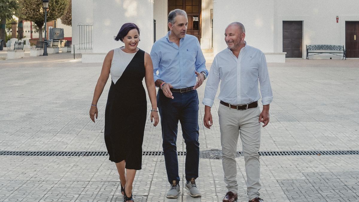 Los concejales de Ciudadanos, Macarena Domínguez, Juan Arias y Antolín Trigo en la Piedad