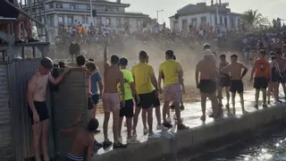 Denuncian la presencia de menores entre el público de los "bous a la mar" de Dénia