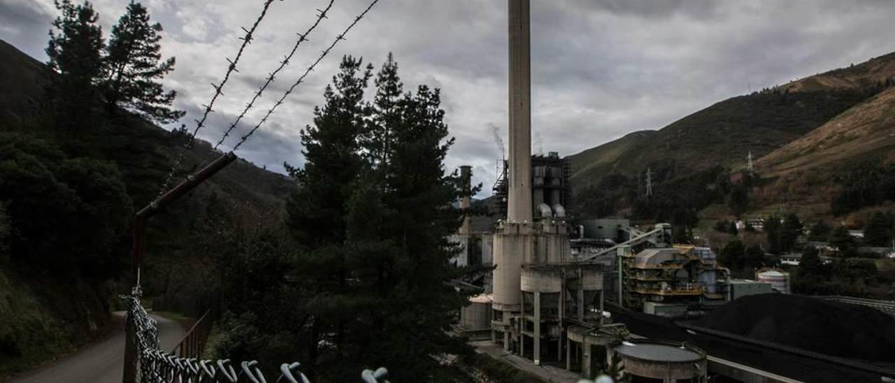 La central térmica de Soto de la Barca, en Tineo.