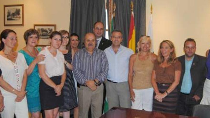 Granados y García Urbano (ambos en el centro), junto con parte de la delegación argentina.