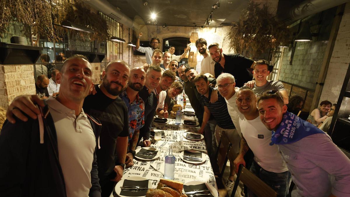 la generación oviedista del 84 vuelve a reunirse décadas después