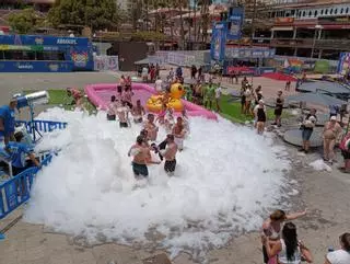 Fiesta de la espuma y 'pool party' en el Maspalomas Pride 2024m