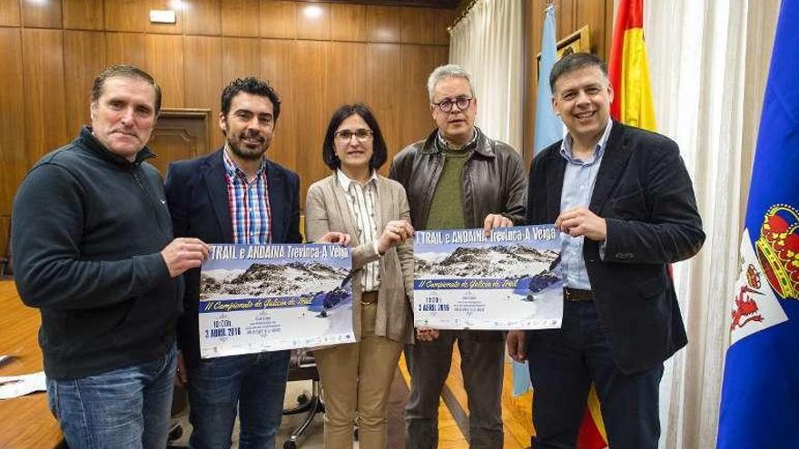 Juan Anta y Ana María Villariño, con los organizadores. // Iñaki Osorio