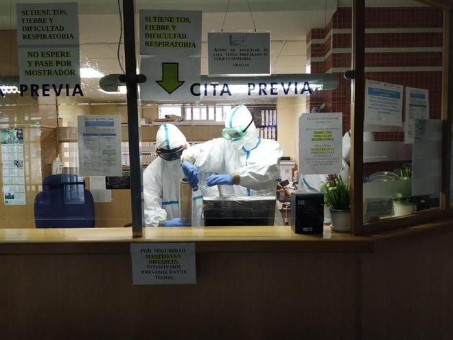 Medidas coronavirus en Vilagarcía: desinfectan el ambulatorio de San Roque tras detectar un brote de Covid-19