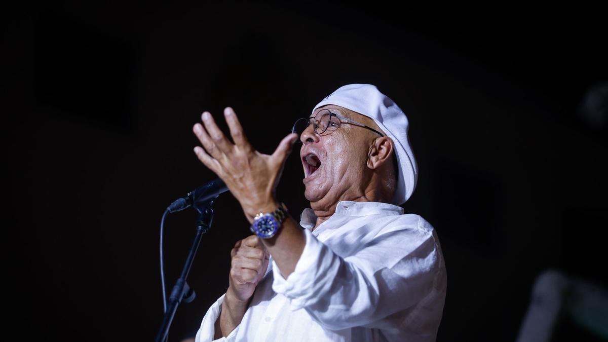 El Pele durante la Noche blanca del Flamenco 2025 en Plaza Conde de Priego.