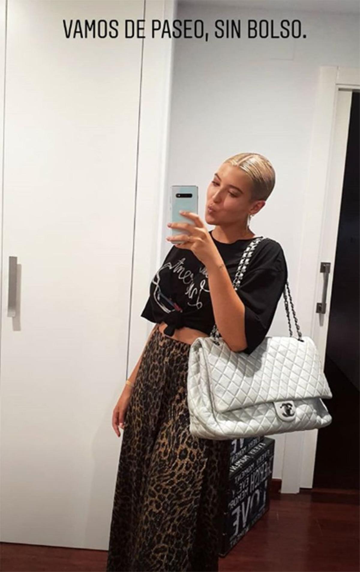 Alba Diaz con bolso XXL de Chanel