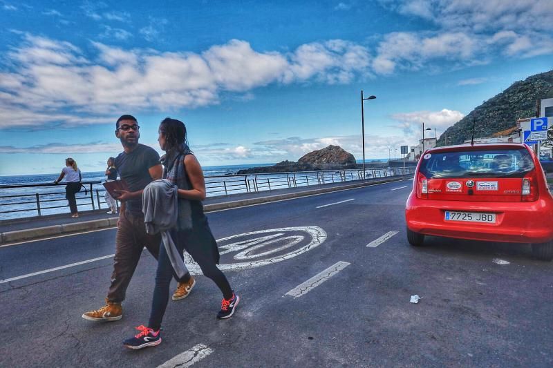 Falta de aparcamiento en las playas de Roque de las Bodegas y Almáciga, en Anaga