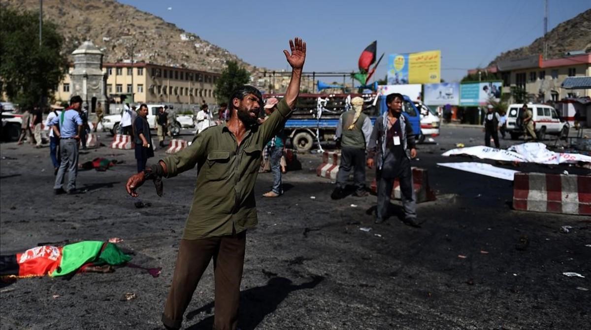 mbenach34789855 topshot   an afghan protester scream near the scene of a sui160723194648