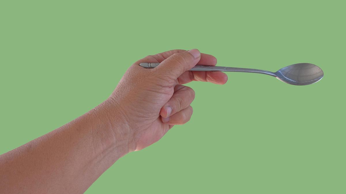 Un mechero y una cuchara: crea tu propio sistema para sellar bolsas con estos dos elementos