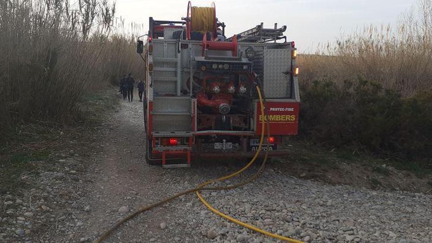 Cuatro menores provocan tres incendios lanzando cohetes en el Millars