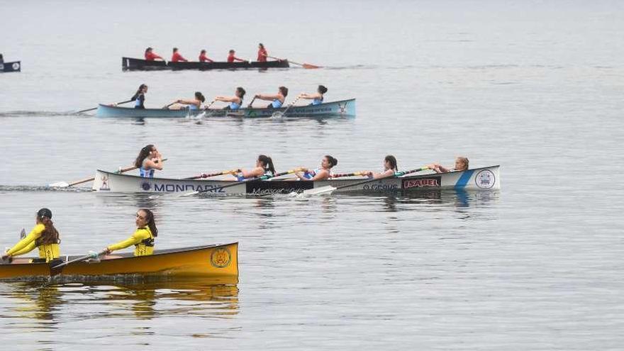 Imagen de una prueba de bateles de esta temporada. // Noé Parga