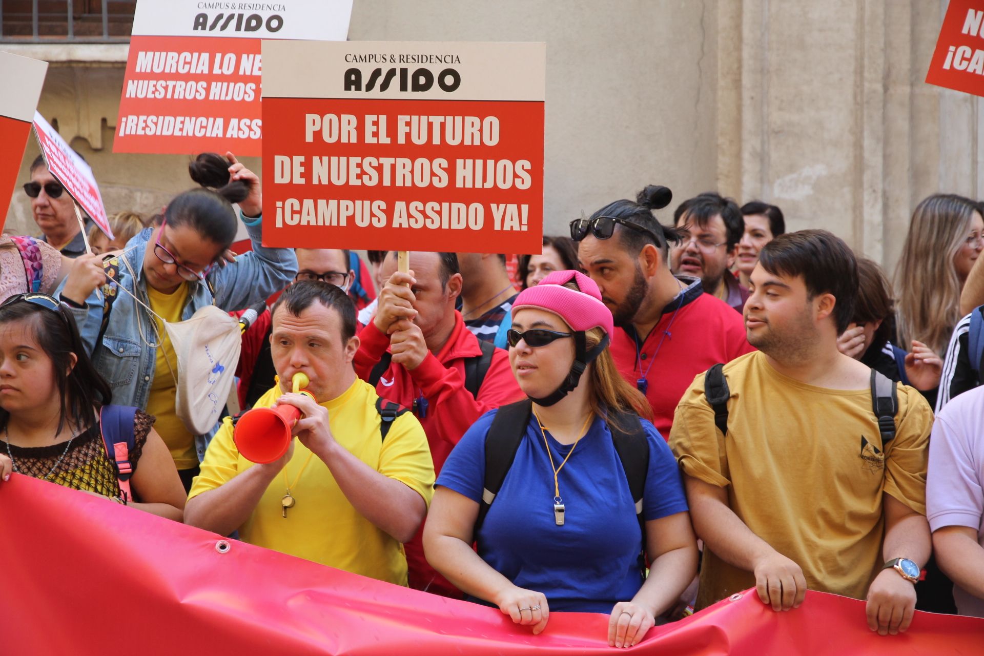 Concentración de Assido en Murcia ante la CHS