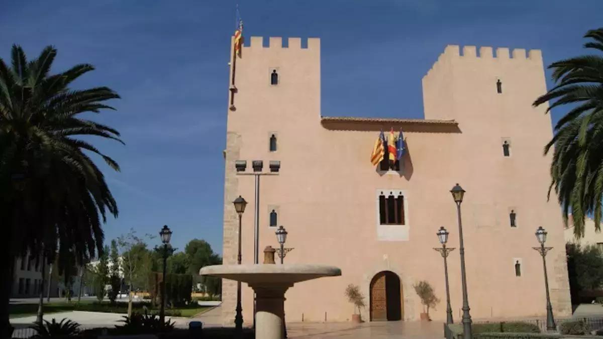 La fachada del ayuntamiento.