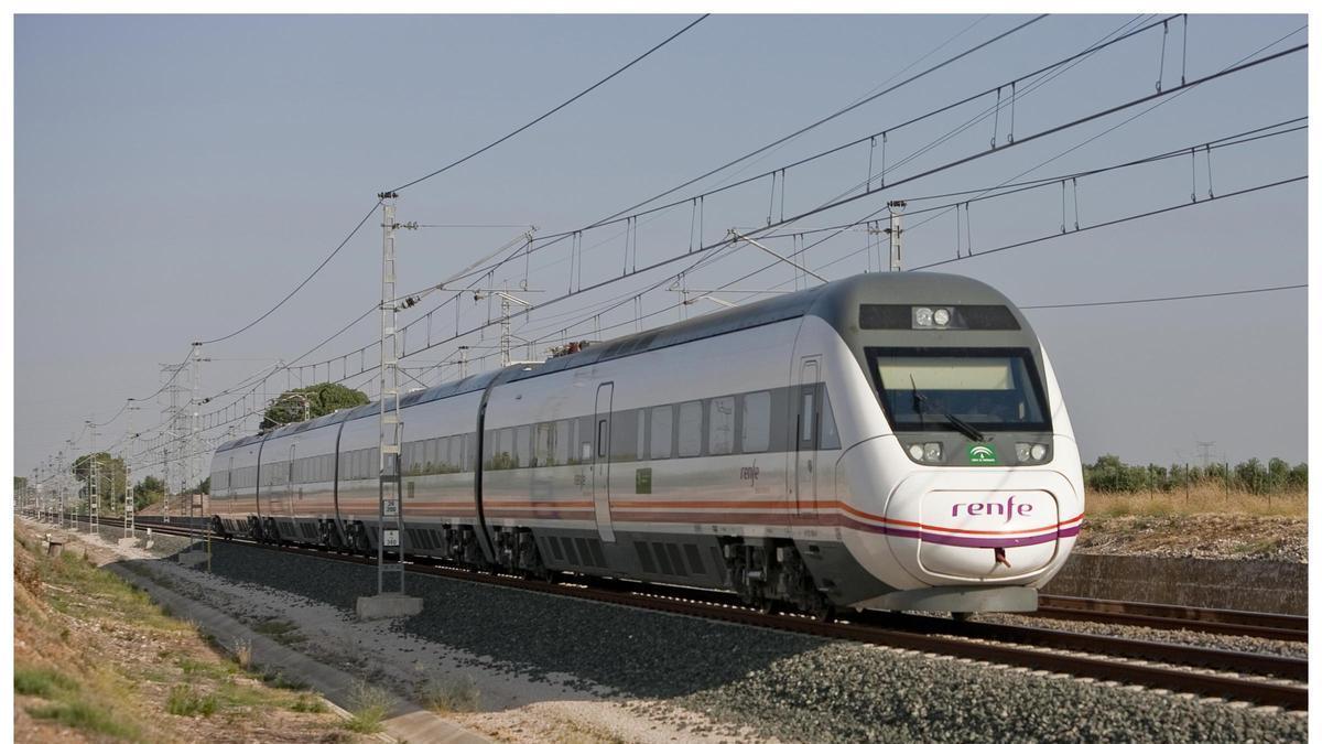 Archivo - Tren entre Madrid y Huelva.