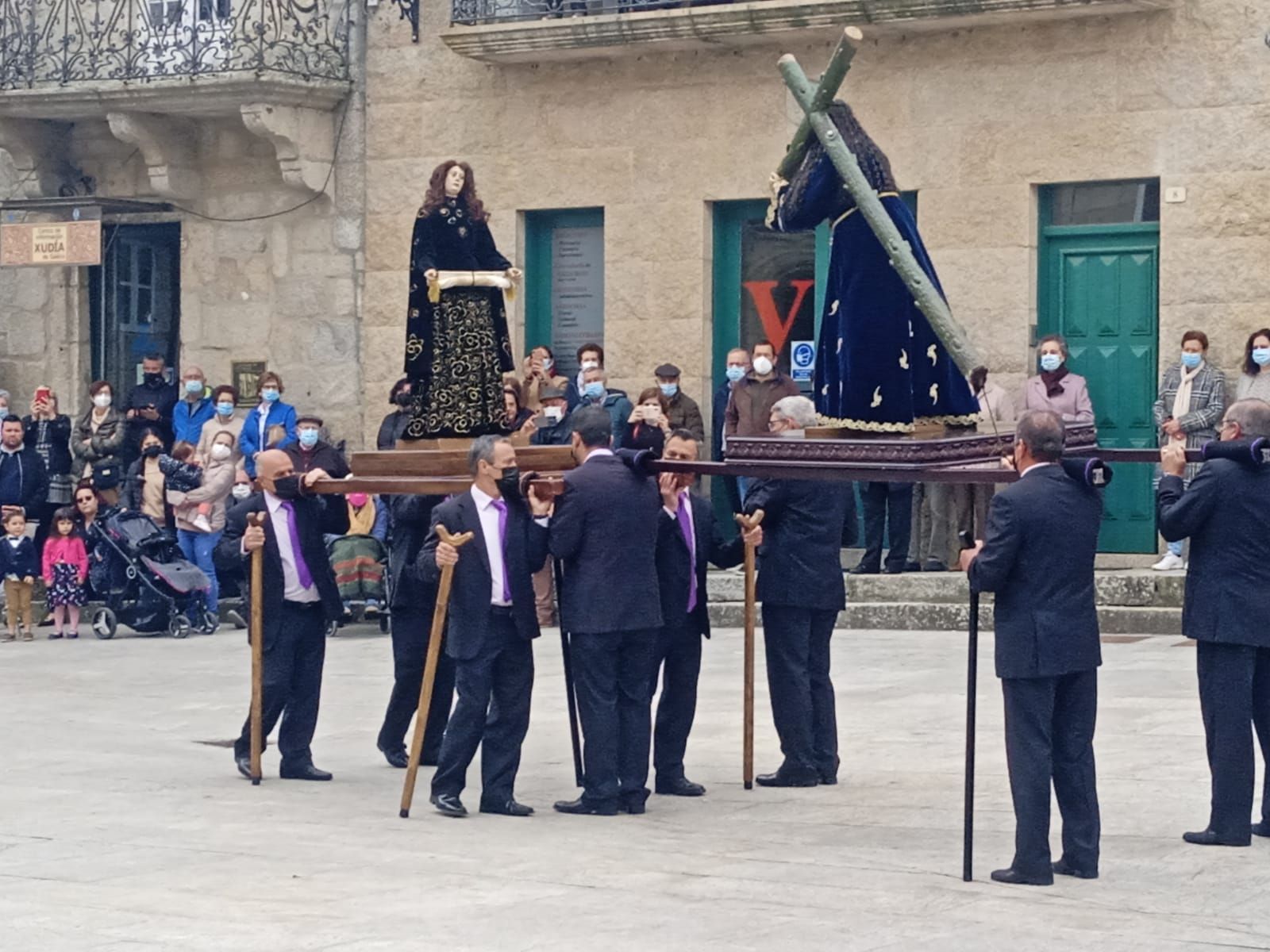 https://www.farodevigo.es/ourense/2022/04/16/ribadavia-recupera-procesion-santo-encontro-65059672.html