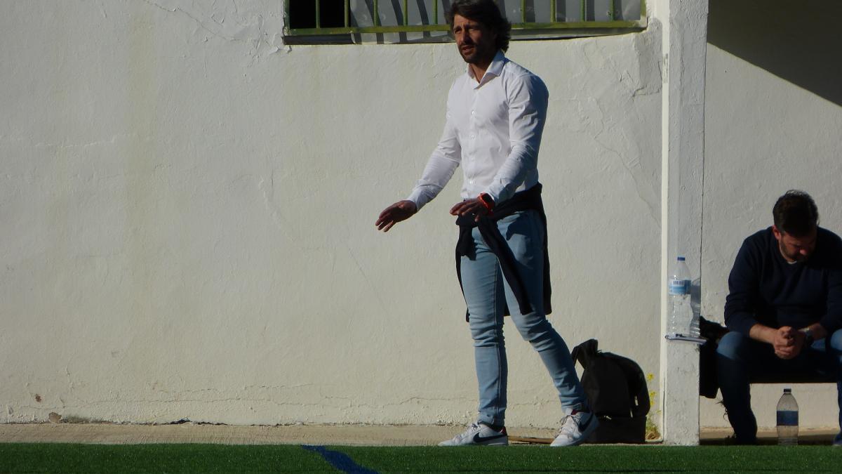 Roberto Bas seguirá una temporada más como entrenador del Ontinyent 1931 CF