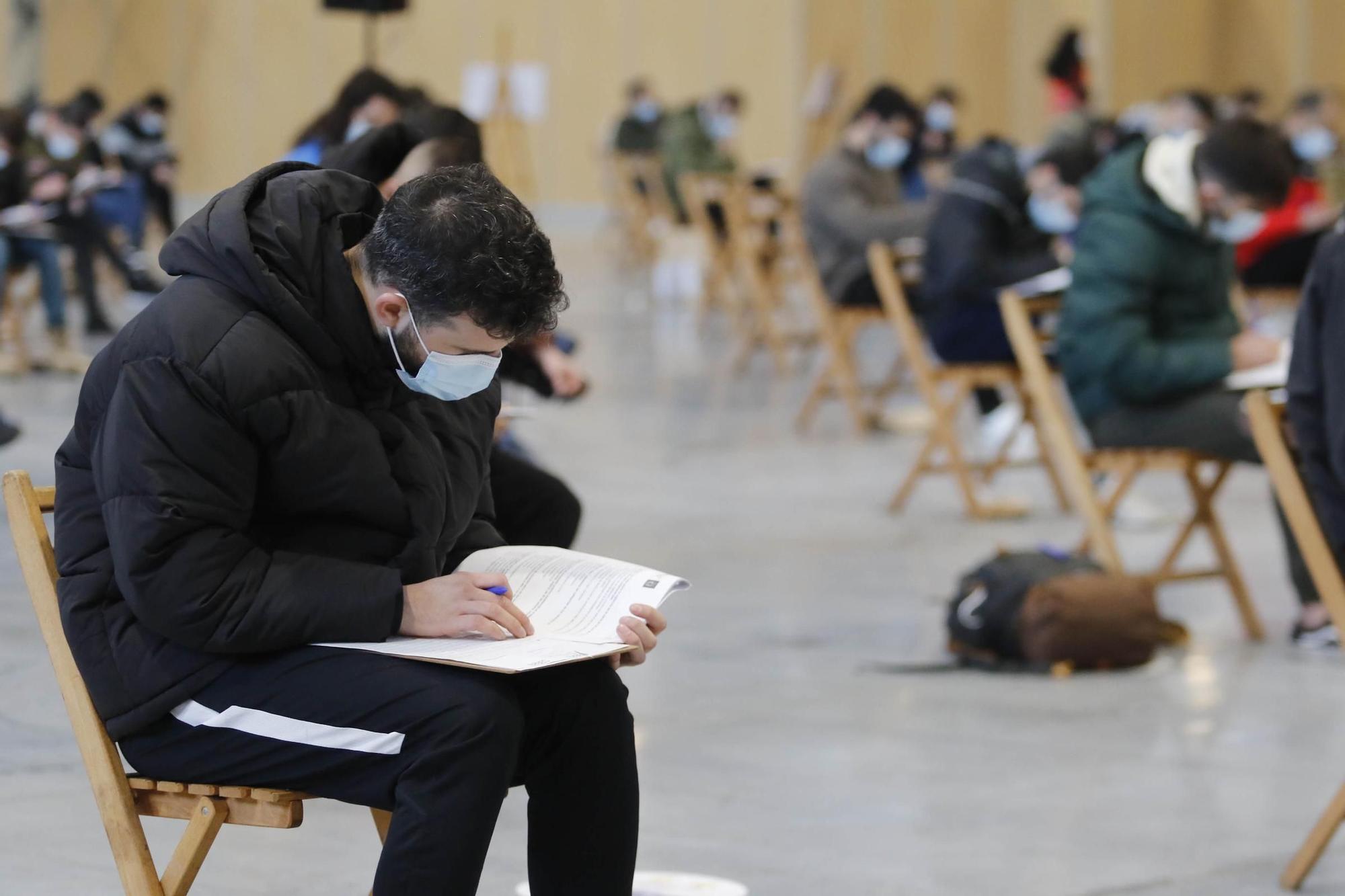 Los futuros bomberos de Vigo pasan a examen