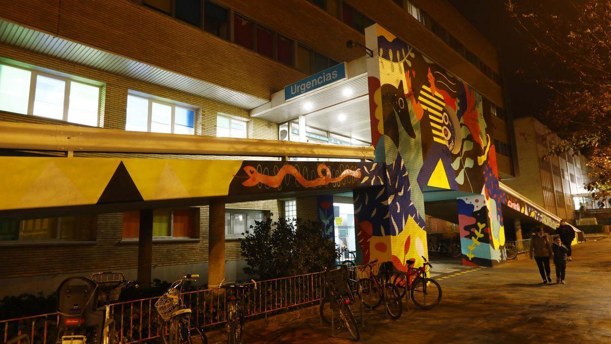 Acceso al hospital Materno Infantil de Zaragoza donde ingresó en la uci el bebé.