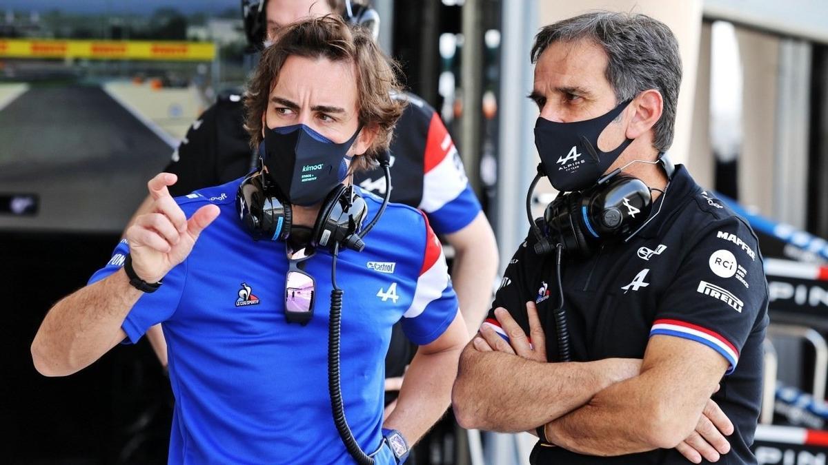 Davide Brivio con Alonso durante un Gran Premio