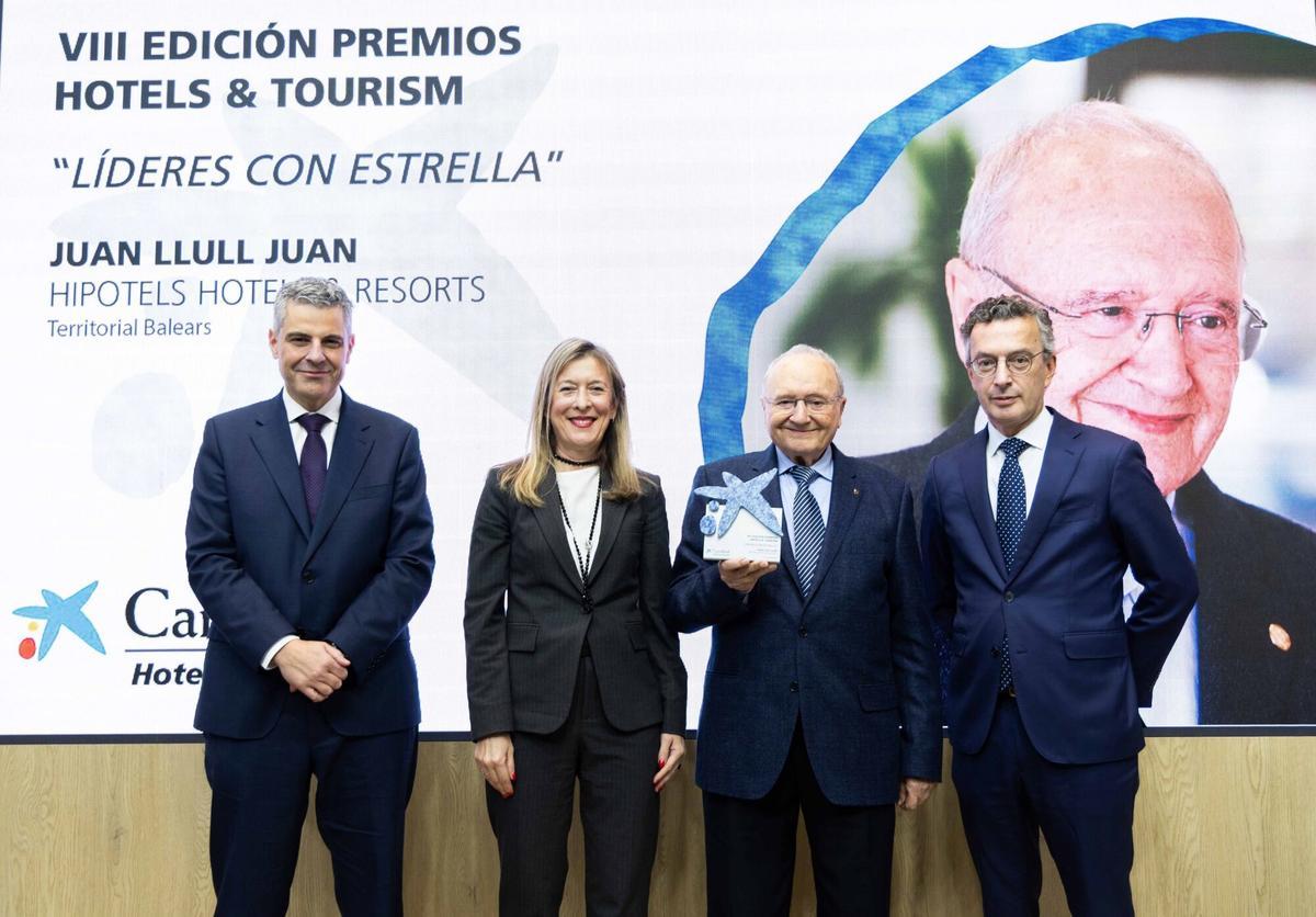 Marc Benhamou, director de CaixaBank Empresas, María Cruz Rivera, directora territorial de CaixaBank en Baleares; Juan Llull, presidente y fundador de Hipotels&amp;amp;Resorts y David Rico, director de CaixaBank Hotels &amp;amp; Tourism.
