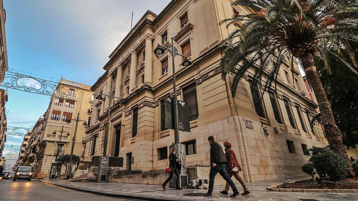 The house of culture and the municipal library are located in this emblematic building in the old town of Alcoy. The house of culture and the municipal library are located in this emblematic building in the old town of Alcoy.