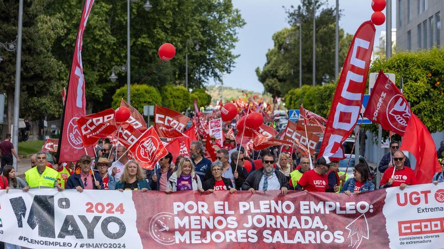 Marcha del Primero de Mayo en Extremadura: &quot;Más salarios, menos jornada y decencia democrática&quot;