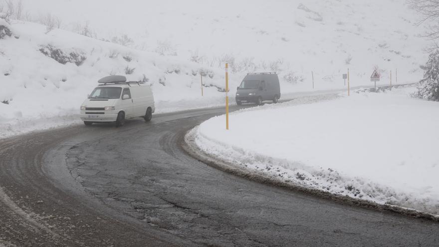 Domingo de frío y esquí en Asturias, antesala de una semana con temperaturas bajo cero