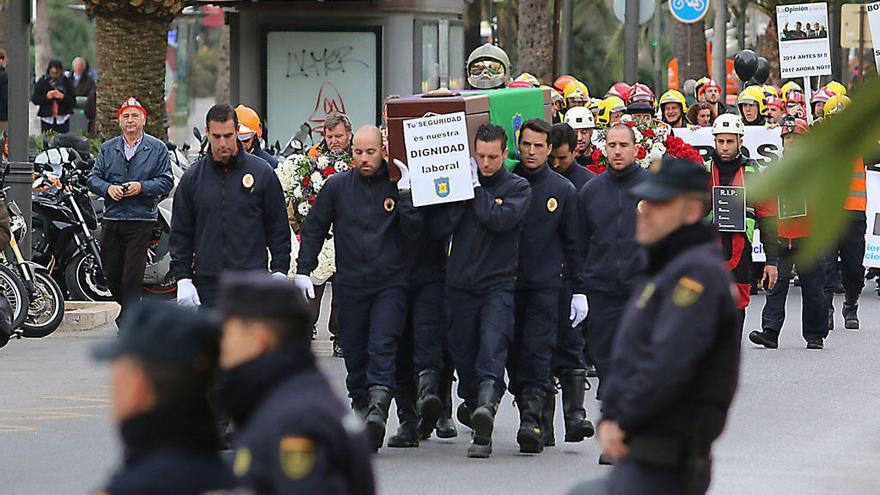 Manifestación de protesta de los bomberos de Málaga, a finales de enero.