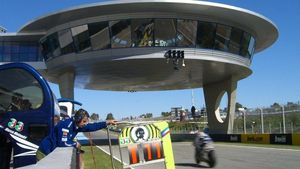 rozas6051334 jerez  23 de marzo  el platillo volante del circuito de jere200314115529
