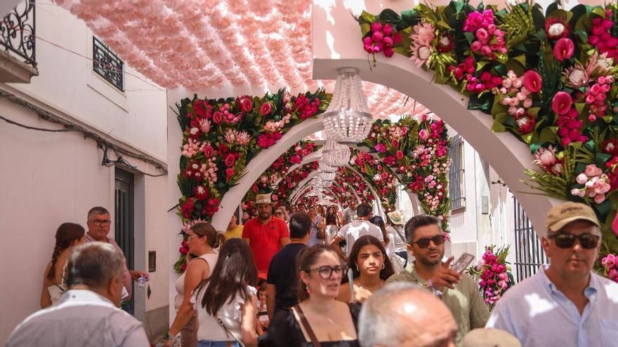 Miles de extremeños cruzan la frontera para descubrir las Festas do Povo de Campo Maior: "Me ha sorprendido mucho el despliegue"