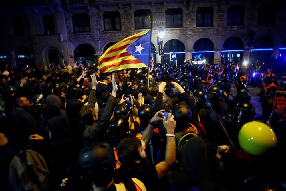 Protesta frente a la Jefatura de Vía Laietana