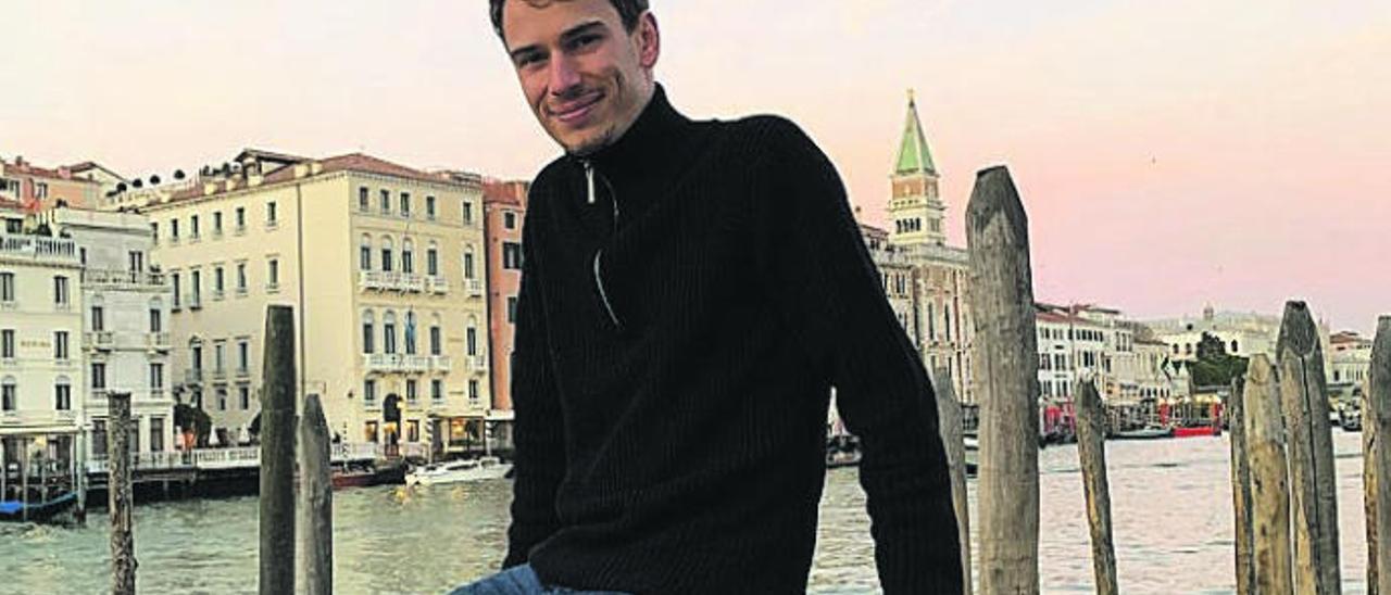 Imagen en Venecia del estudiante canario en Roma, Gabriel Cárdenes.